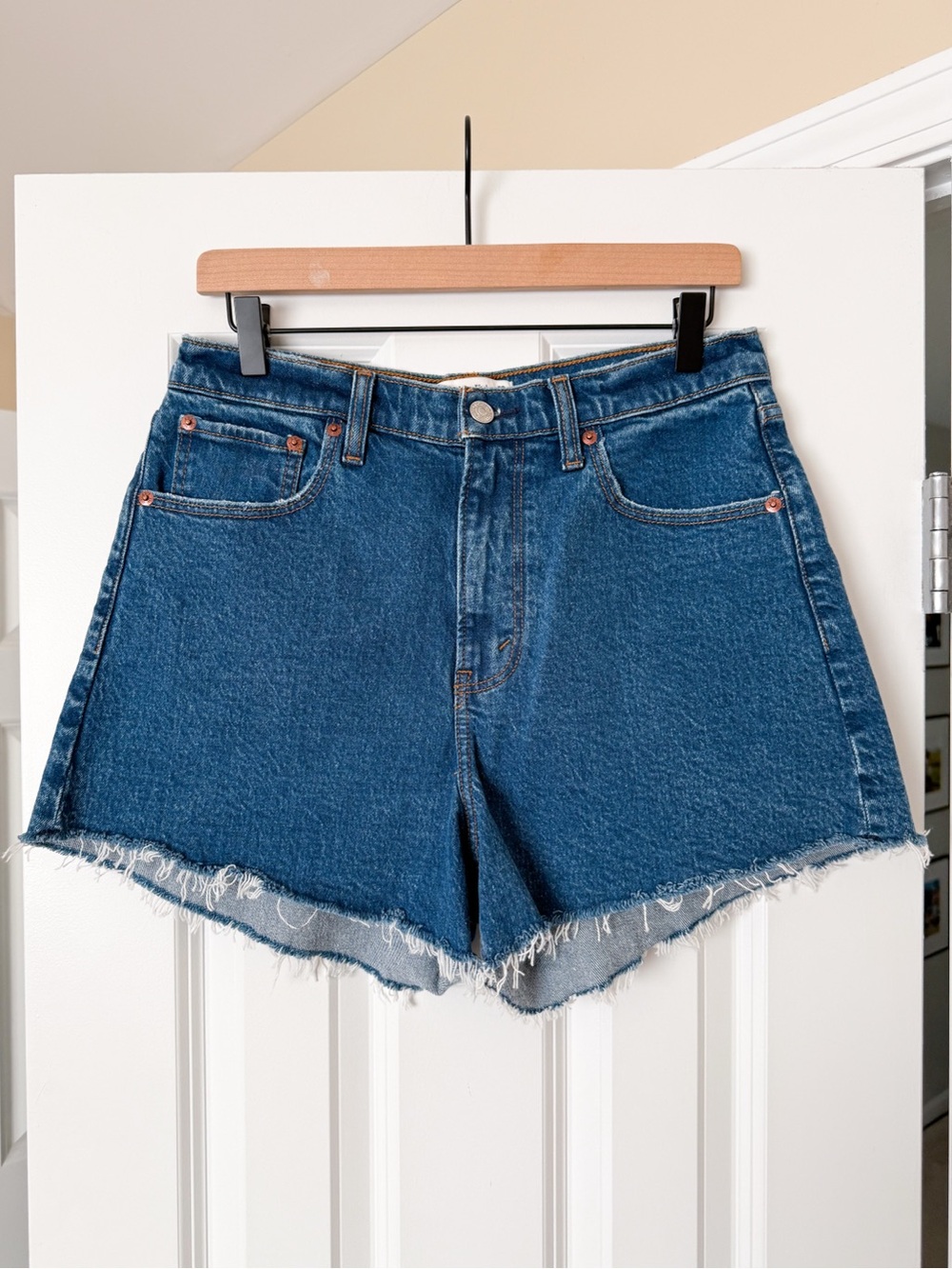 Abercrombie & Fitch 90s Relaxed Cutoff Short
